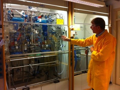 Nicolaas Schipper demonstrates SP's equipment during Outsourcing-Pharma.com's visit to Södertälje, Sweden.
