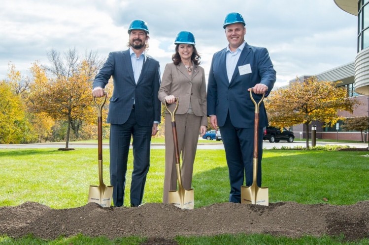 John Chiminski, Catalent’s CEO, Lieutenant Governor of Wisconsin Rebecca Kleefisch and Brian Riley, GM of Catalent Biologics in Madison break ground on new $34m facility