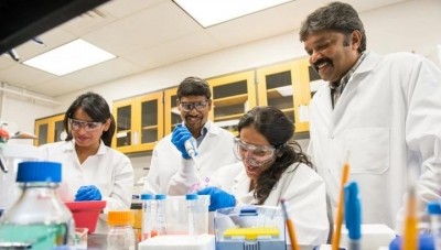 Ravikumar Majeti, Ph.D. is a professor of pharmaceutical sciences at the Texas A&M Irma Lerma Rangel College of Pharmacy, and his team at work in his lab. (Image: Texas A&M Health Science Center)